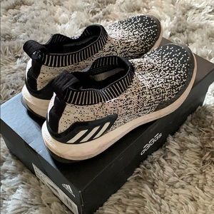 Boys Adidas lace less shoes (RapidaRun)